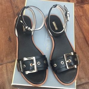Louise et Cie flat black leather sandals 7